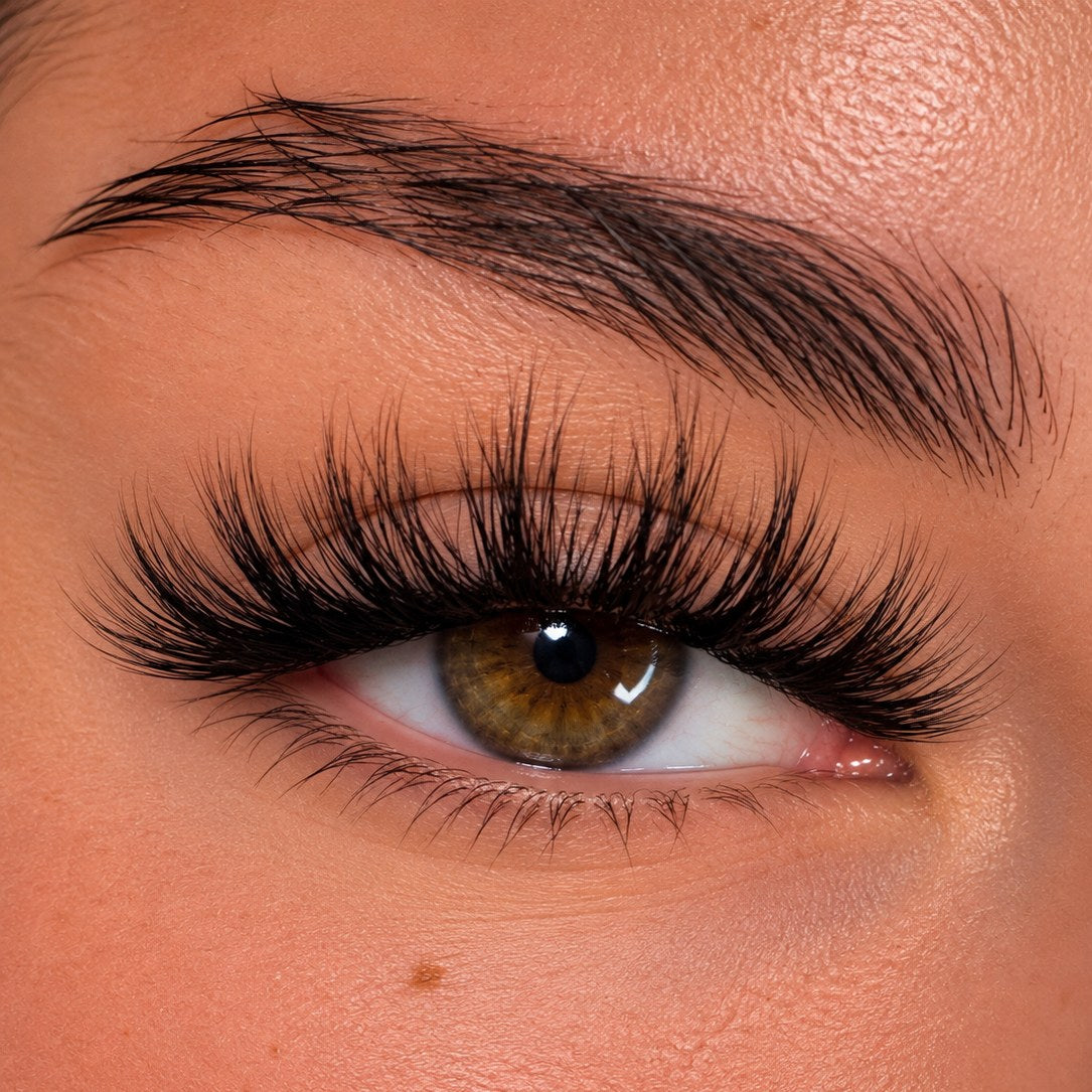 Paradise false lashes worn close-up